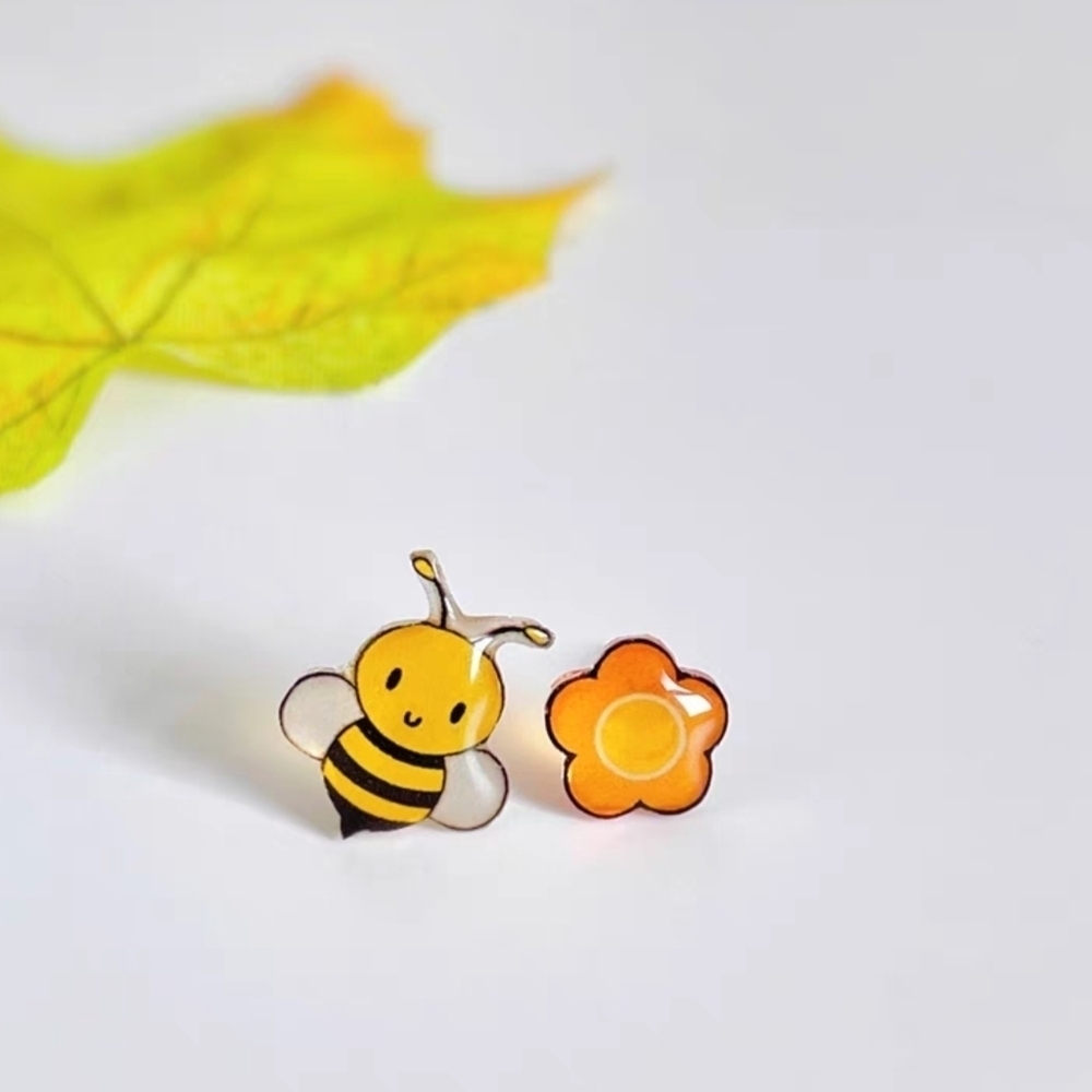 S925 Bee & Flower Dainty Stud Earrings Curated Spring Style